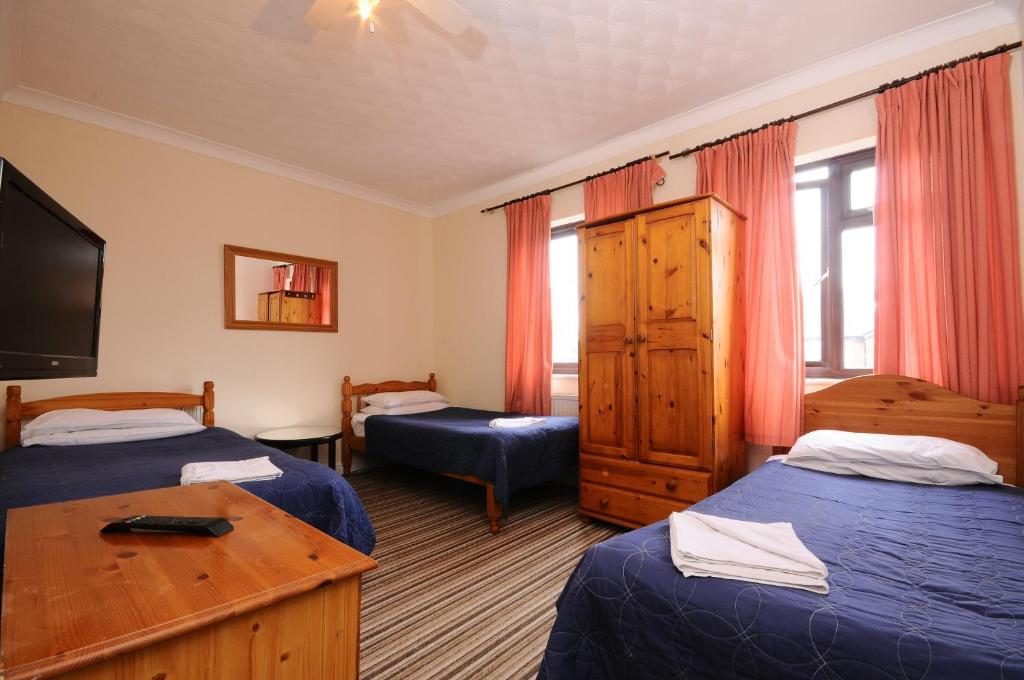 Triple Room with Shared Bathroom